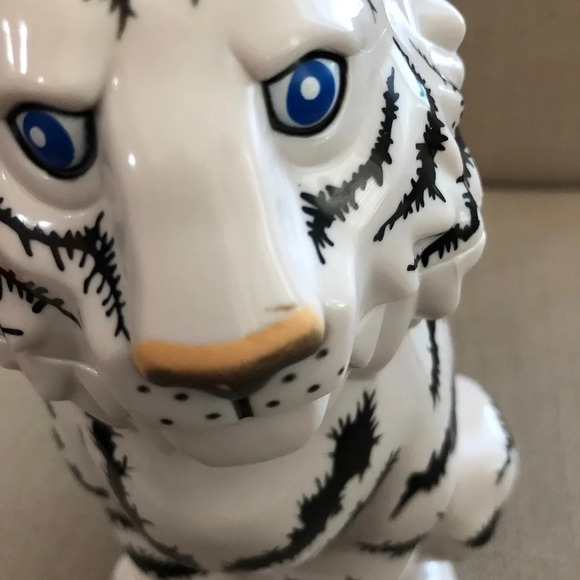 Greatest Show on Earth White Tiger Flip Top Mug - Picture 7 of 8